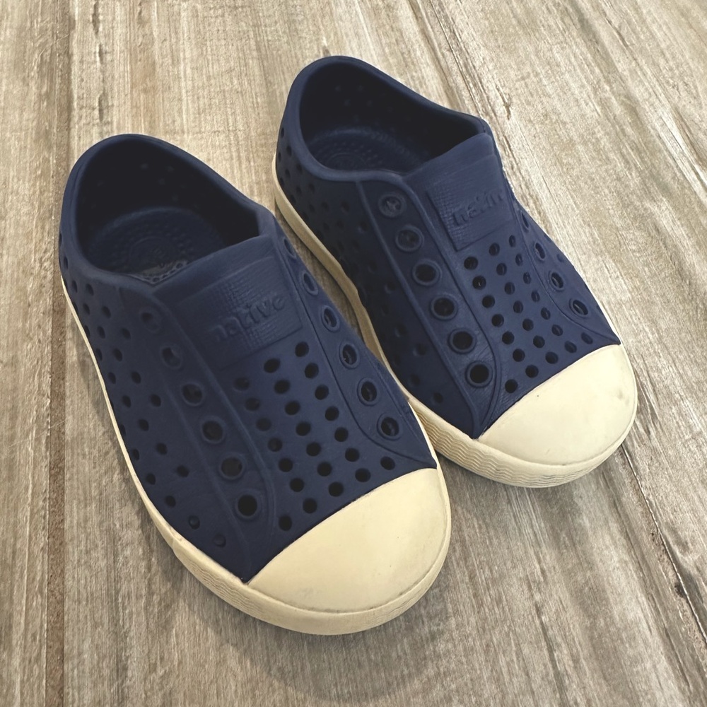 Toddler boy shoes Native size 5. Navy blue
